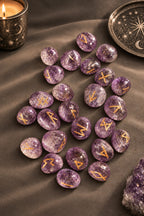 Runenset aus Amethyststein