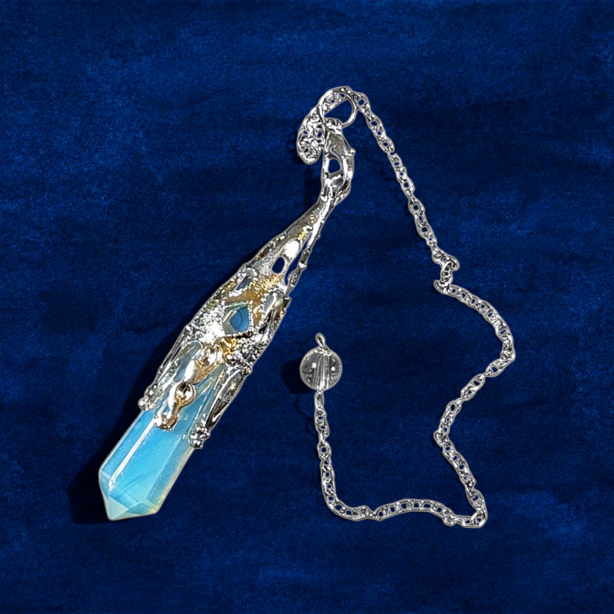 Feen-Pendel, Opal Glas mit feinen silberfarbenen Verzierungen